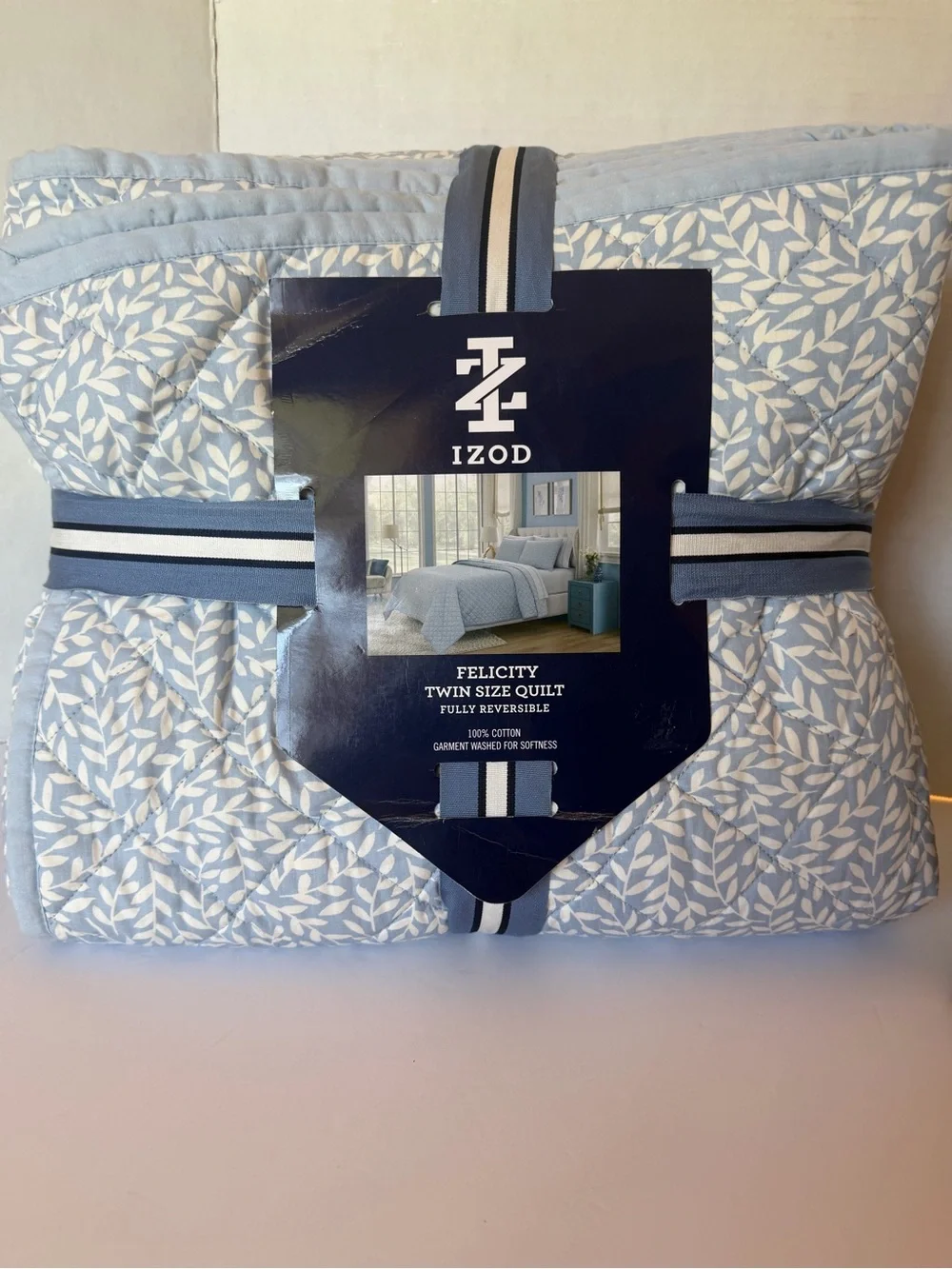 Izod Felicity Quilt and Sheet Set-Leaf Motif